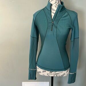 LULULEMON Two-Tone Ribbed Running Half Zip size 4